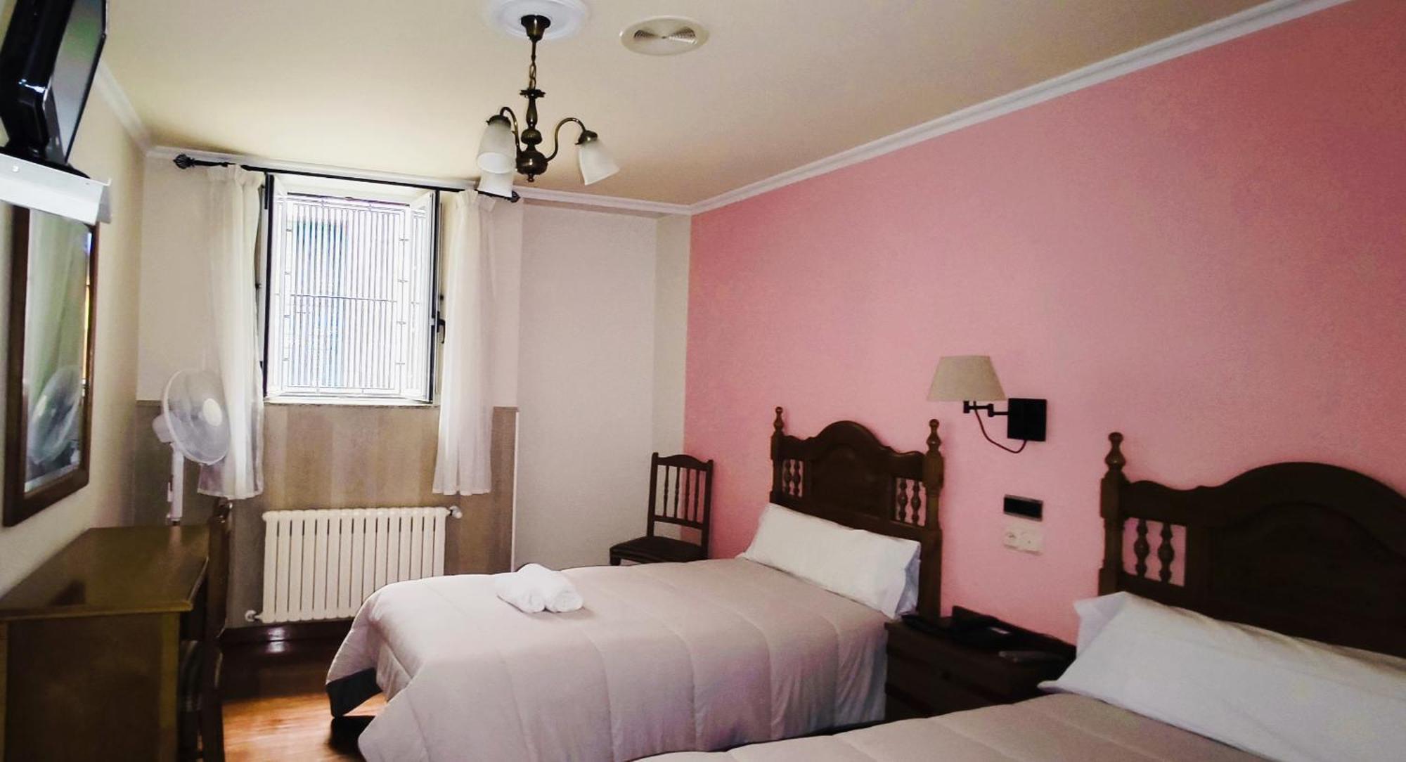 Pico Sacro I Hostal-Pension Santiago De Compostela Hotel ห้อง รูปภาพ